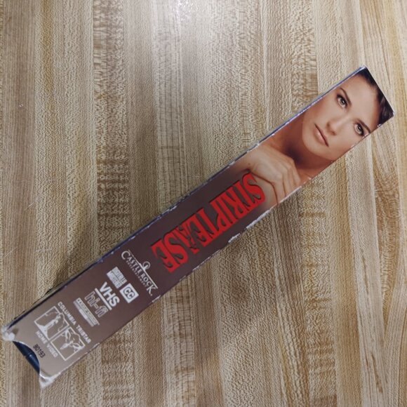 Striptease 1996 VHS Demi Moore Castle Rock Entertainment Andrew Bergman VTG - Picture 3 of 8